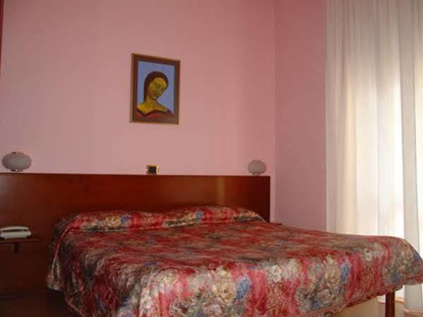 Domus Hotel Alessandria Eksteriør bilde