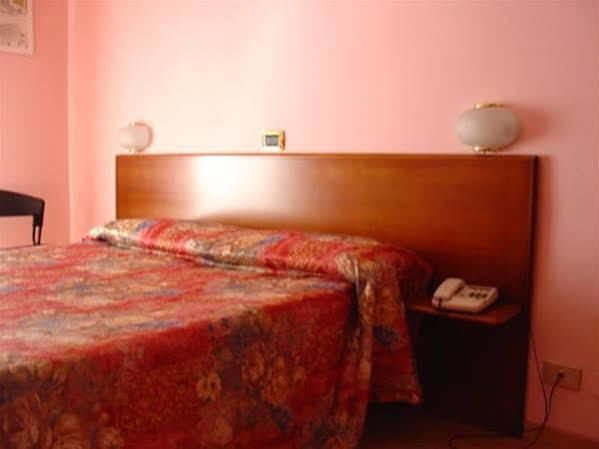 Domus Hotel Alessandria Eksteriør bilde